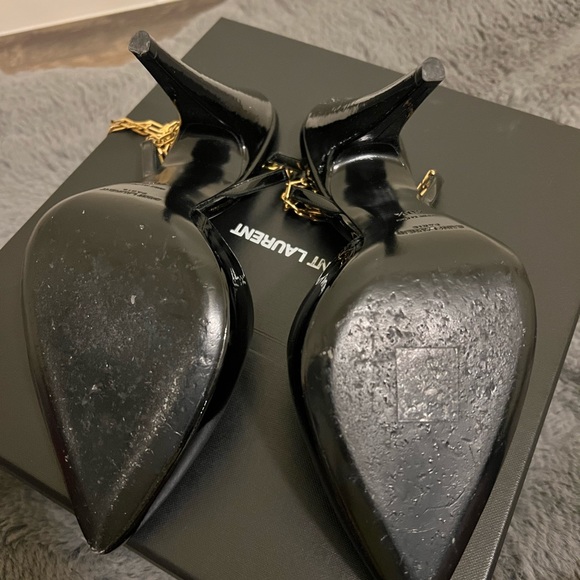 Saint Laurent patent pumps with gold choker. - Picture 4 of 6